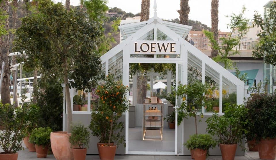 LOEWE Greenhouse, el invernadero itinerante que te hará sentir dentro de un jardín botánico, llega este viernes a Málaga
